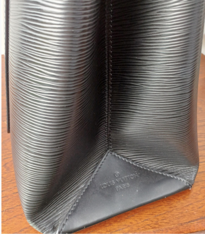 大人気♪ Louis Vuitton（ヴィトン）エピ バッグ