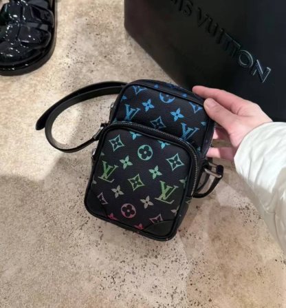 【カラフルグラデ モノグラム/黒】Louis Vuitton バッグ AMAZONE