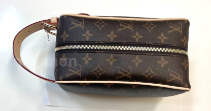 【国内直営即発】セカンドバッグにも!LVロッカー ドップ・キット