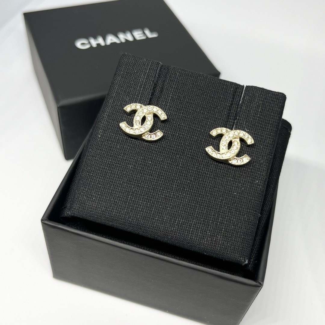 《新作》さりげない煌めき【CHANEL】シンプル人気 ピアス