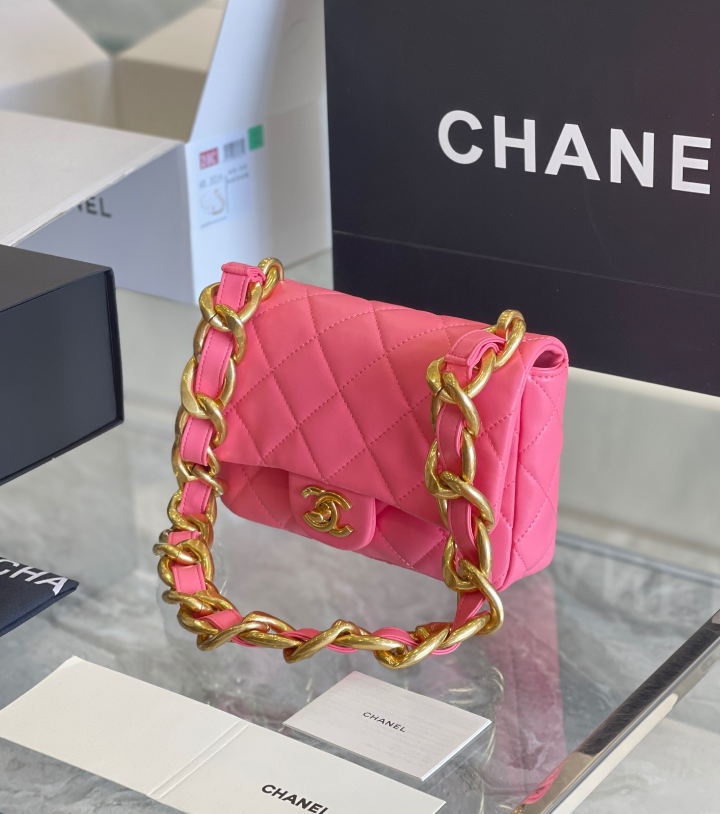 すぐ届く国内発送★CHANEL存在感と品のあるラージフラップバッグ