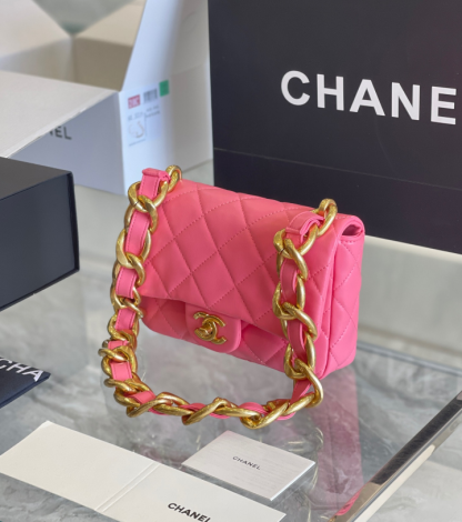 すぐ届く国内発送★CHANEL存在感と品のあるラージフラップバッグ