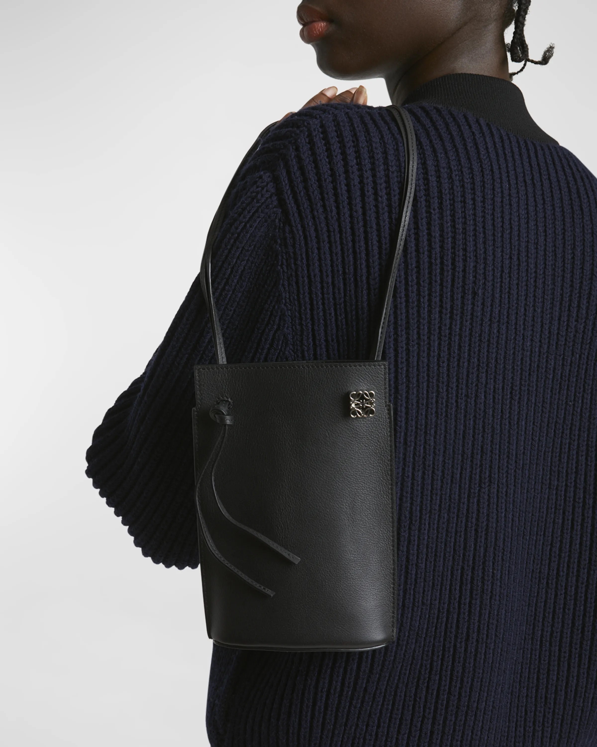 【大人気☆】LOEWE ロエベ ショルダーバッグ 便利なサイズ感♪