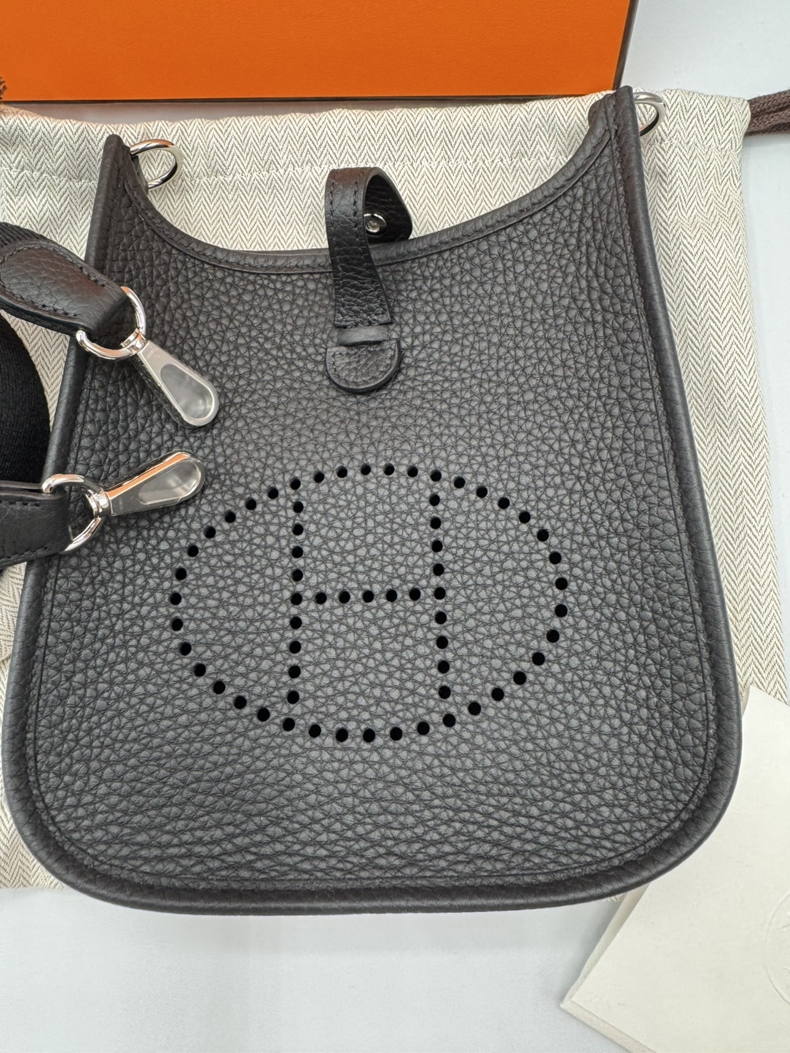 【入手困難】すぐ届く☆エルメス ミニエヴリンTPM 16 ノアール