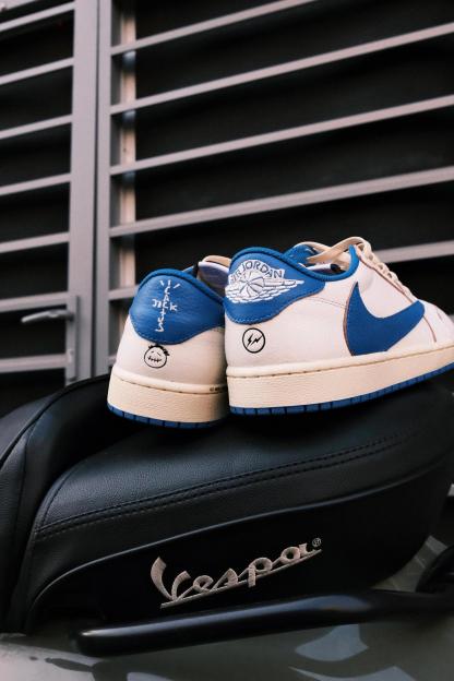 Travis Scoot x fragment design x air jordan 1 low OG