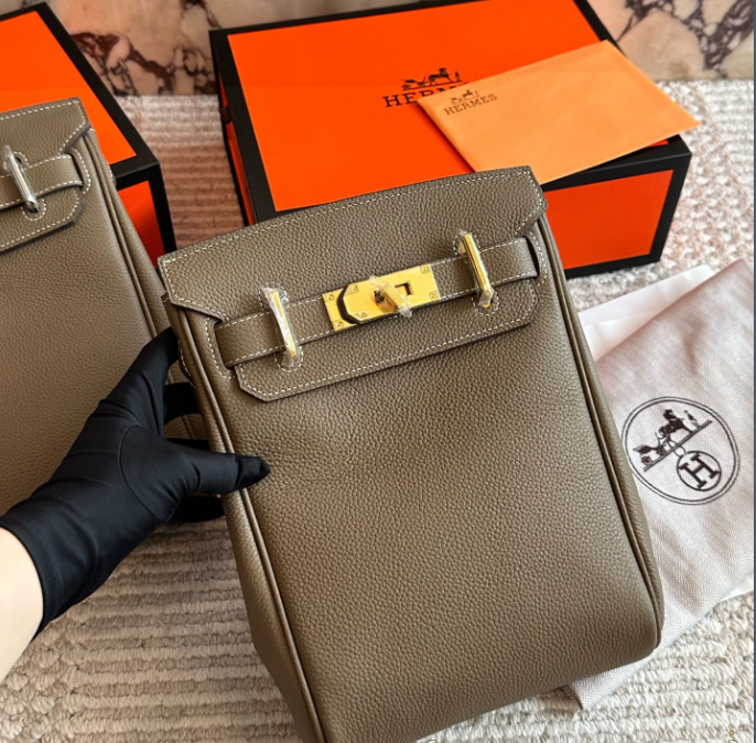 【入手困難◆高級レザー♪】HERMES Hac a Dos アッカド バッグ