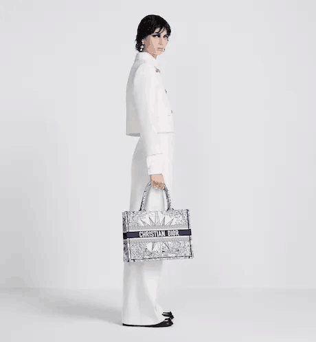 【新作】DIOR BOOK TOTE ミディアムバッグ