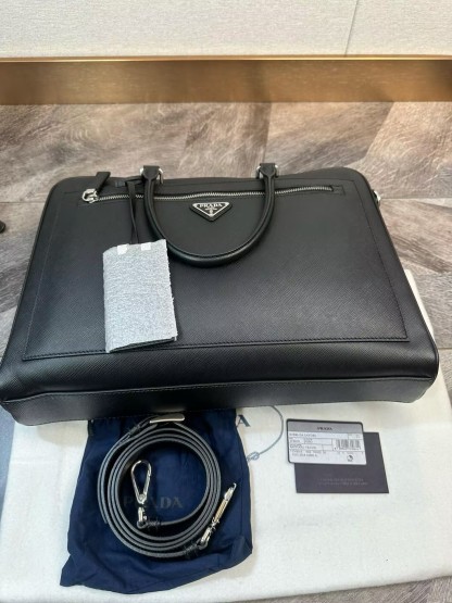 【PRADA】セール！一つ持っておきたい大人ハンドバッグ