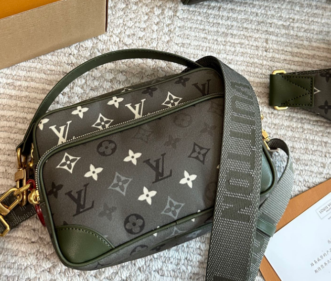 新作*LV*Nil カーキグリーンモノグラム ショルダーバッグ M27095