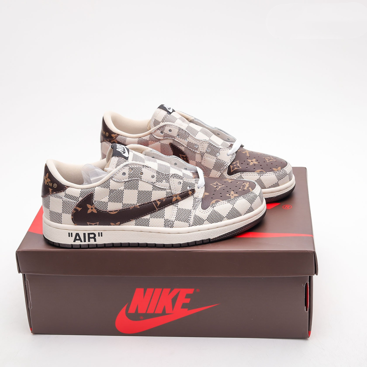 【日本未入荷】Louis Vuitton x Travis Scott x Nike Air Jordan 1 Low OG SP"Damier Azur/LV Monogram"【正規品】[代金引換]