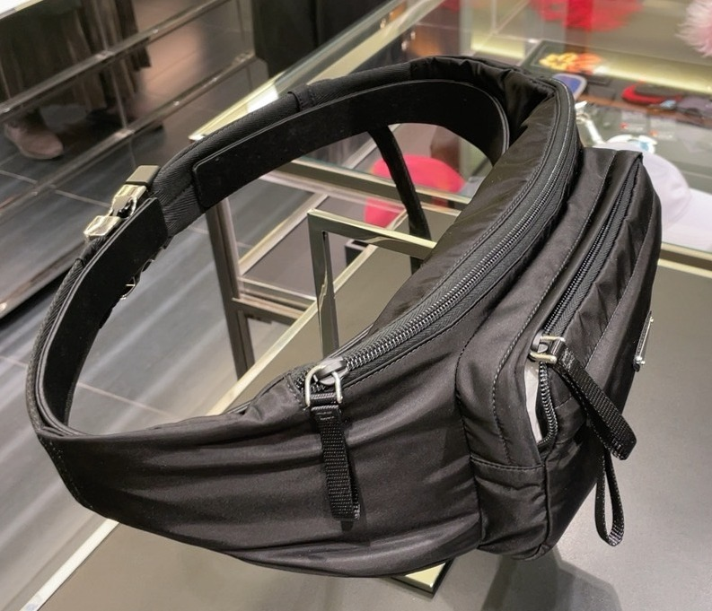 SALE【国内発送】PRADA◆お出かけに便利♪ボディバッグ