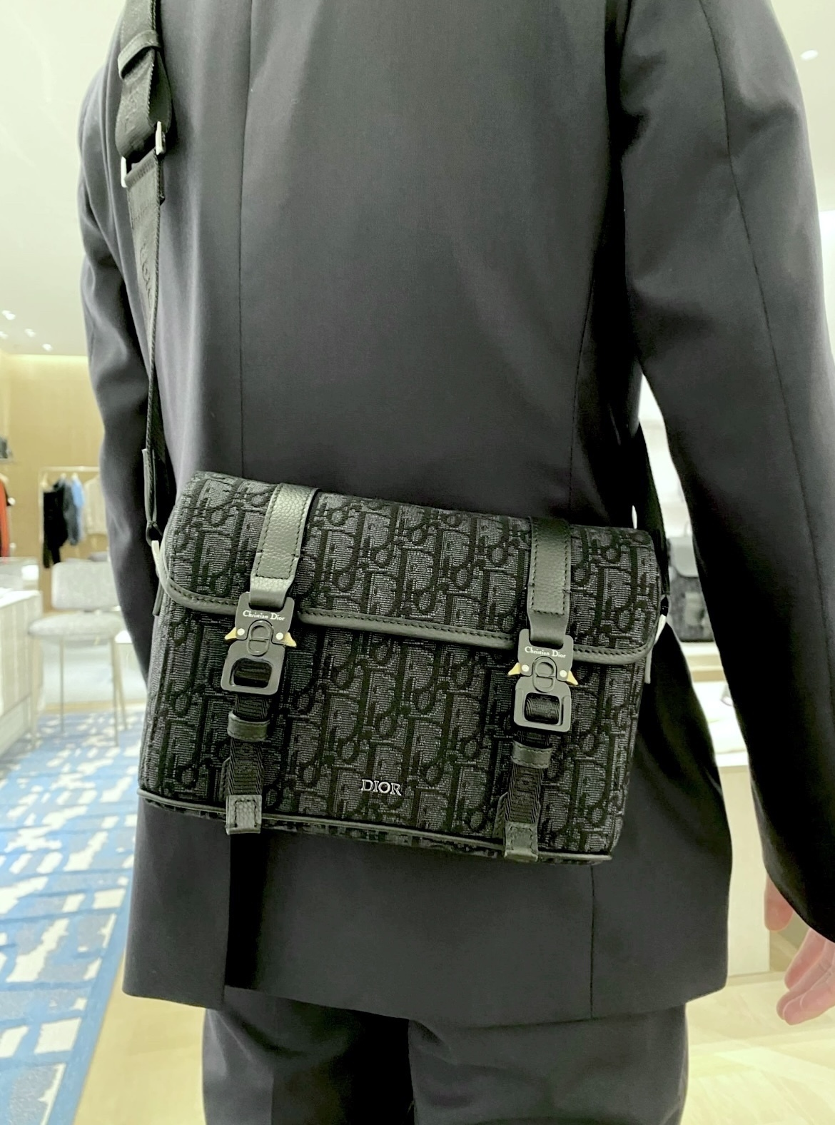 【モダンな魅力◎】Dior★Hit the Road メッセンジャーバッグ