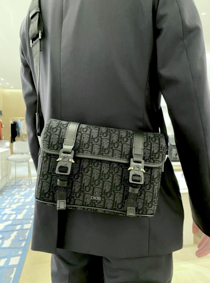 【モダンな魅力◎】Dior★Hit the Road メッセンジャーバッグ