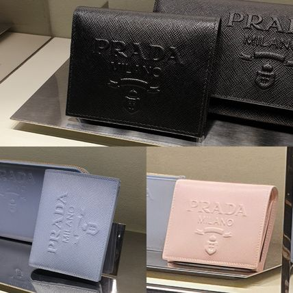 PRADAミニ財布★2つ折りレザー☆ロゴ付き