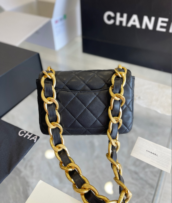 すぐ届く国内発送★CHANEL存在感と品のあるラージフラップバッグ