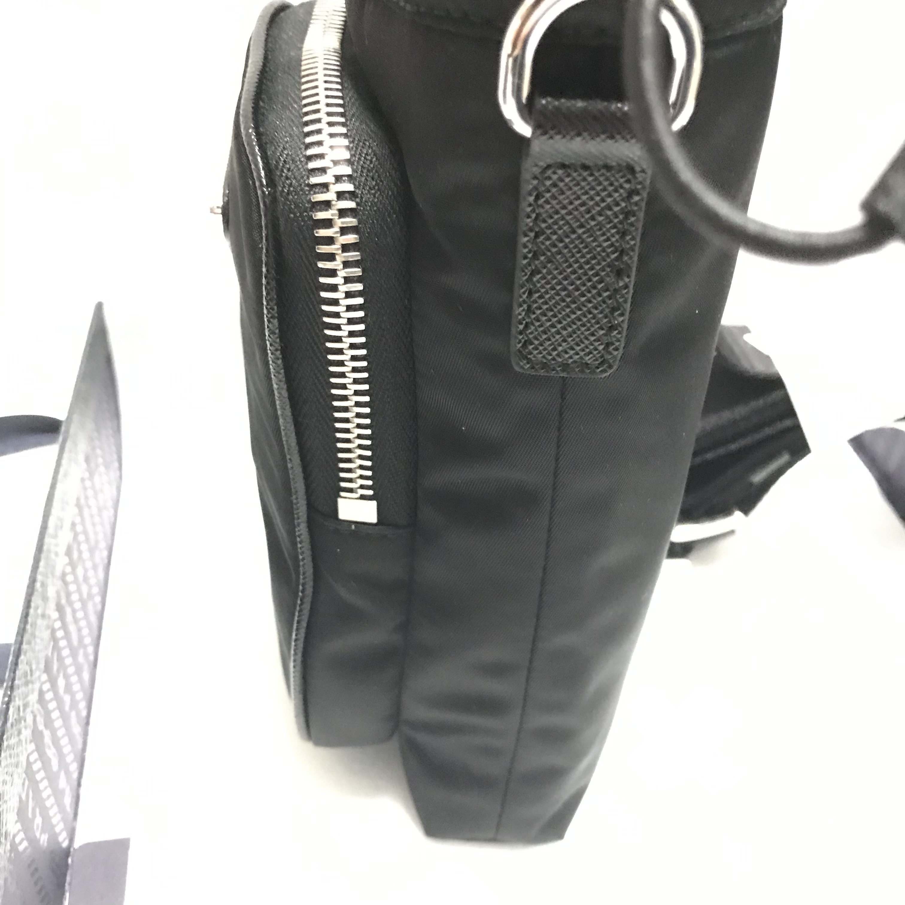 国内即発 スマホケース ショルダー付 ギフト包 プラダ