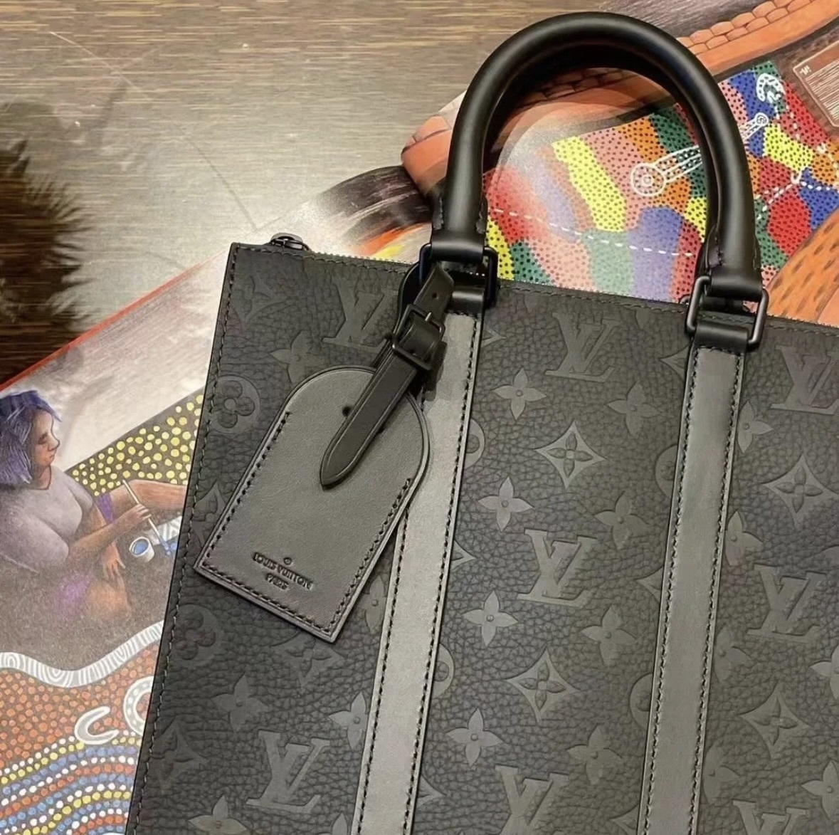 ◆モダンで男前なレザーが魅力【 LV 】サックプラ・クロス