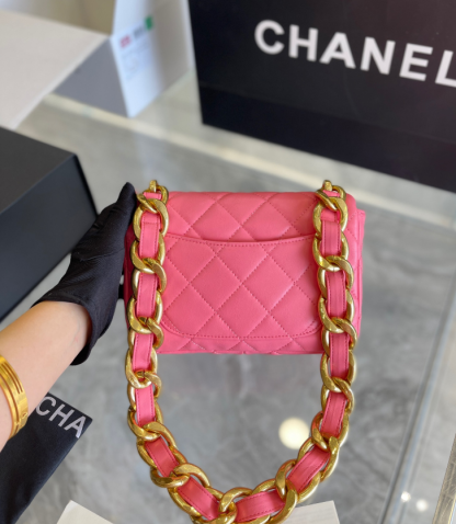 すぐ届く国内発送★CHANEL存在感と品のあるラージフラップバッグ