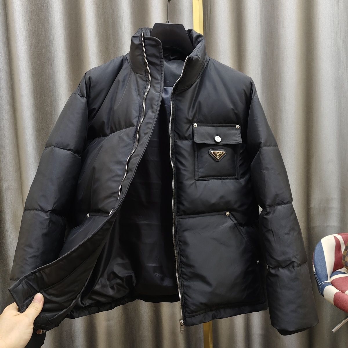 【PRADA】プラダ　Re-Nylon ロゴ入り ダウンジャケット