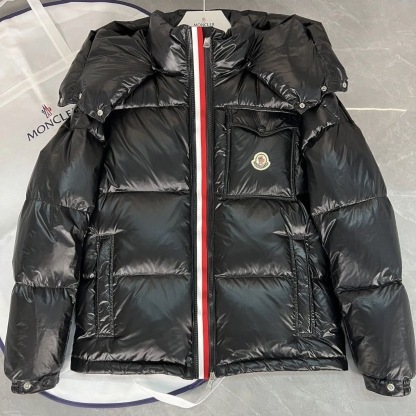 【公式認定ストア】MONCLERモンクレール 定番ダウンコート 限定発売中！多くの著名人やセレブに愛用されています! 爆買い！即完売必至 MONTBELIARD「三色ストライプジッパー」(さんしょくストライプジッパー)