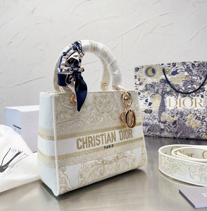 【新作】  LADY D-LITE ミディアムバッグ