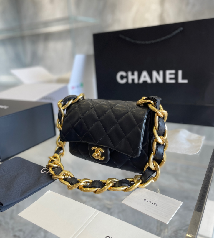 すぐ届く国内発送★CHANEL存在感と品のあるラージフラップバッグ