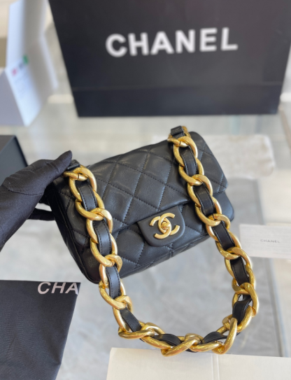 すぐ届く国内発送★CHANEL存在感と品のあるラージフラップバッグ