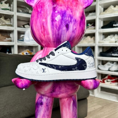 ◆正規品louis voitton◆Travis Scott x Nike Air Jordan 1 Low 送料無料