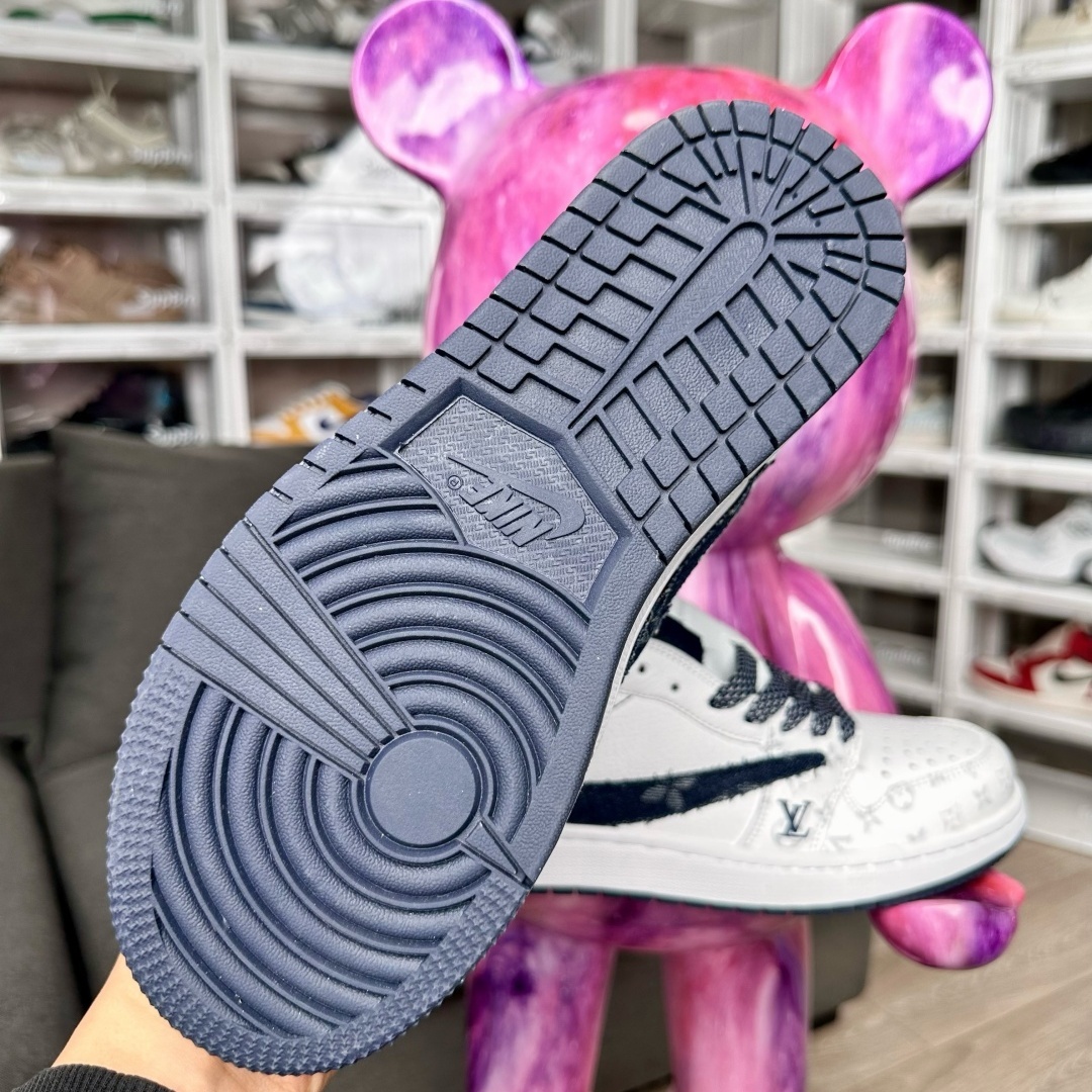 ◆正規品louis voitton◆Travis Scott x Nike Air Jordan 1 Low 送料無料