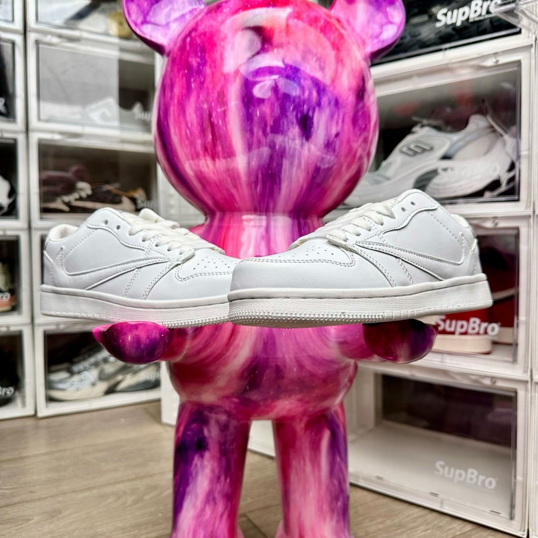 ◆正規品◆Travis Scott x Nike Air Jordan 1 Low white送料無料