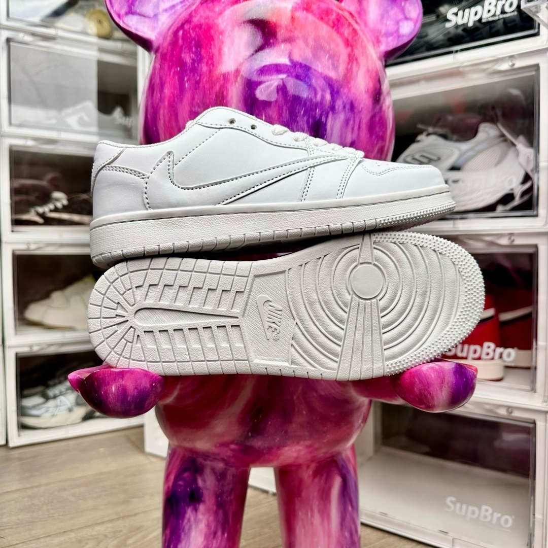 ◆正規品◆Travis Scott x Nike Air Jordan 1 Low white送料無料