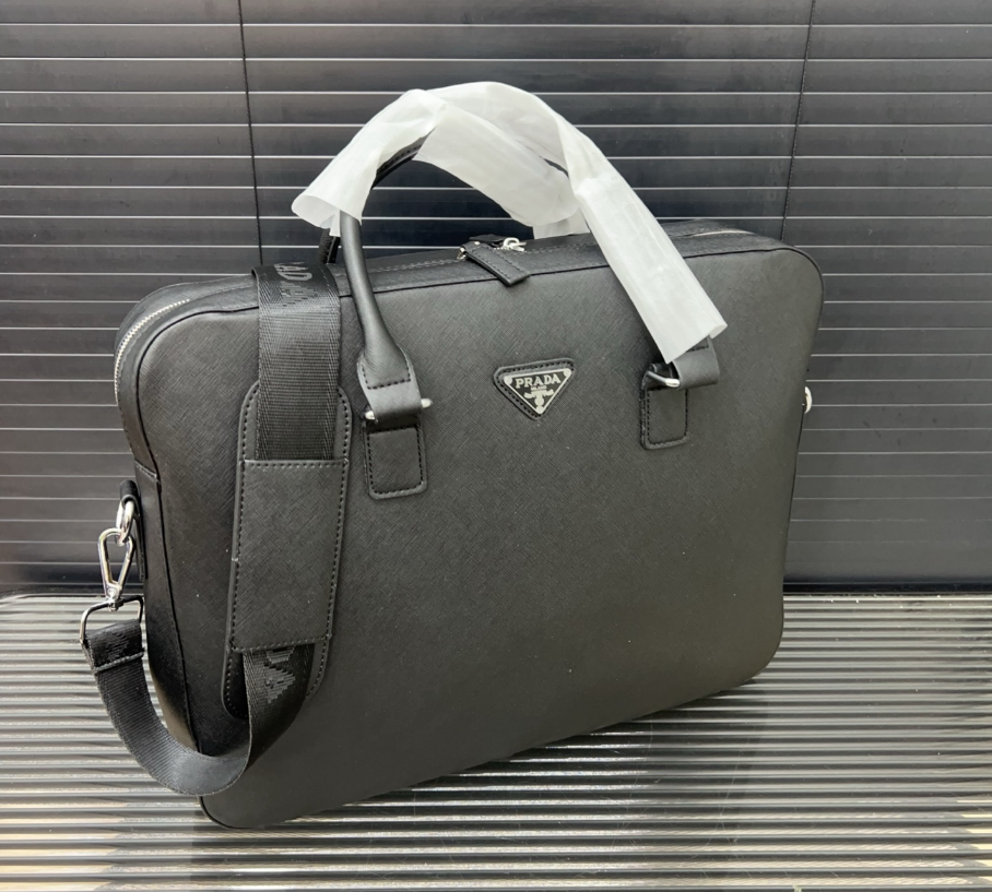 【22SS】新作 サフィアーノレザー ブリーフケース ◆プラダ◆