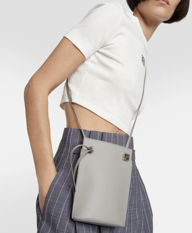 【大人気☆】LOEWE ロエベ ショルダーバッグ 便利なサイズ感♪