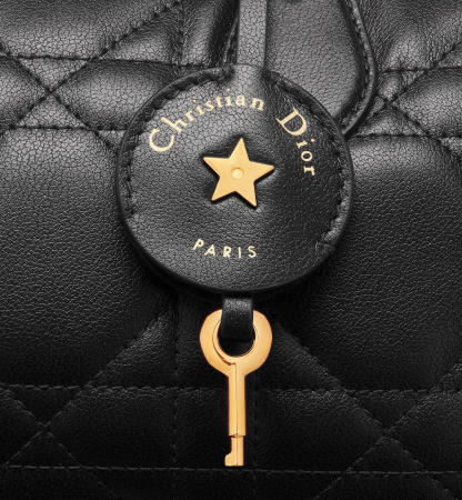 フェミニンな存在♡【DIOR】Groove 20ミニバッグ