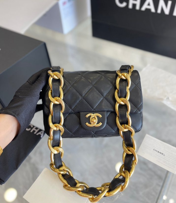 すぐ届く国内発送★CHANEL存在感と品のあるラージフラップバッグ