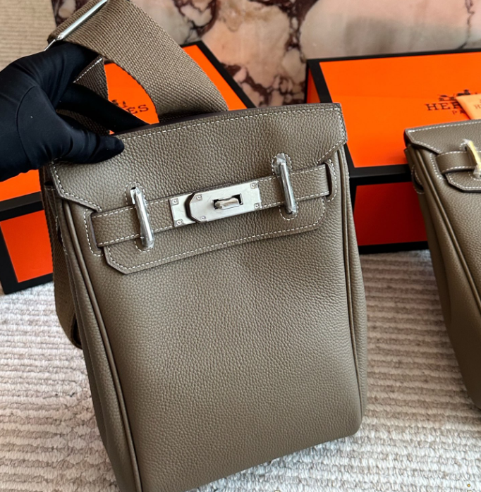 【入手困難◆高級レザー♪】HERMES Hac a Dos アッカド バッグ