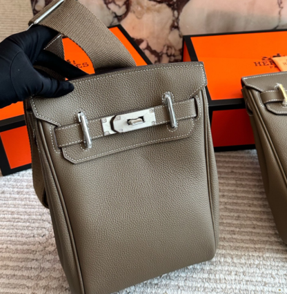 【入手困難◆高級レザー♪】HERMES Hac a Dos アッカド バッグ