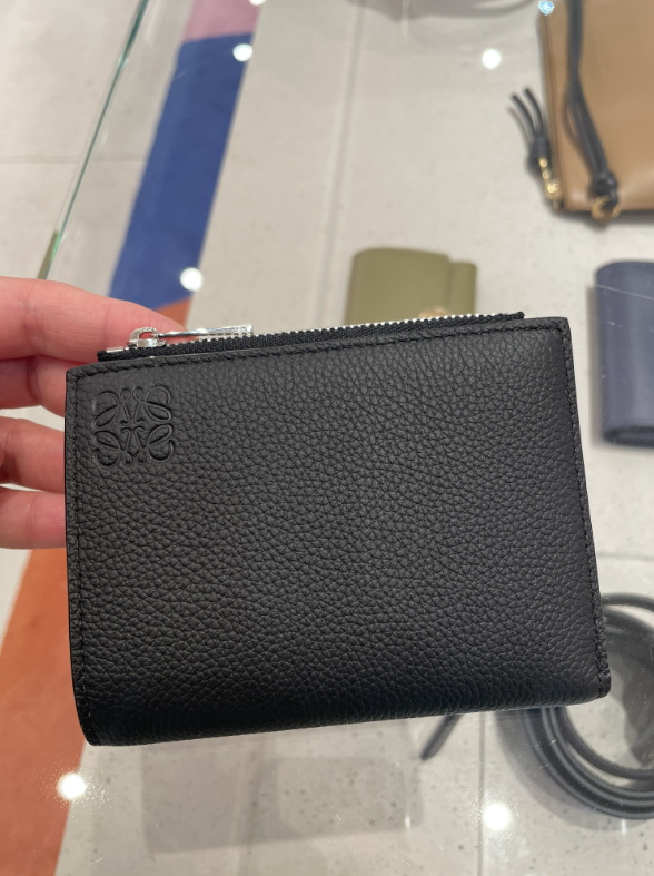 【LOEWE】新作 スリム コンパクトウォレット