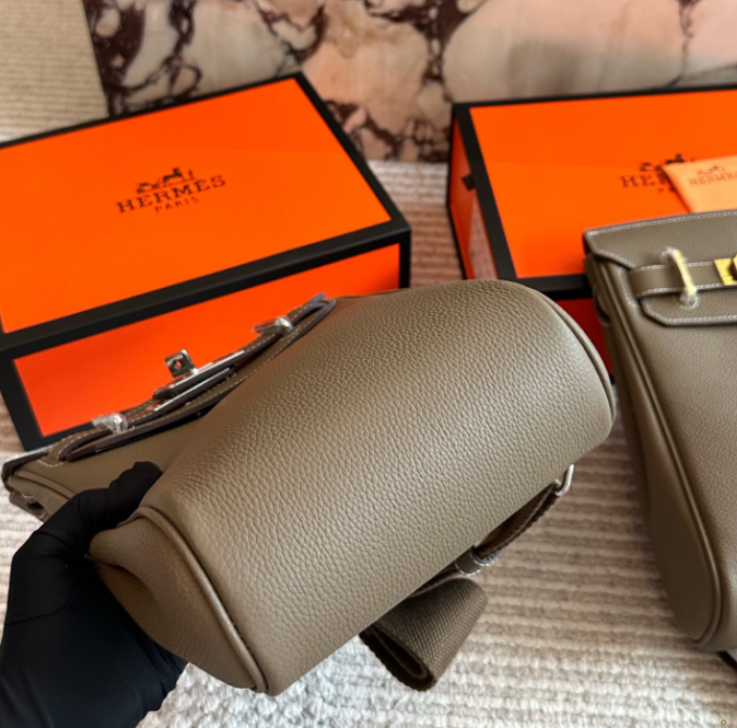 【入手困難◆高級レザー♪】HERMES Hac a Dos アッカド バッグ