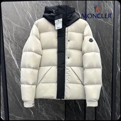 【MONCLER】Madeira フロントロゴ ショート ダウンジャケット