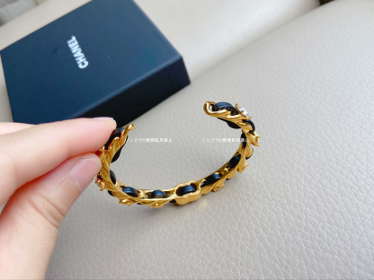 (シャネル)AB4267☆ブレスレット　バングル☆パールとレザー