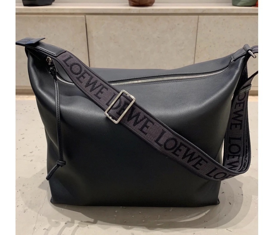 【現地顧客価格！】LOEWEキュービショルダーバック