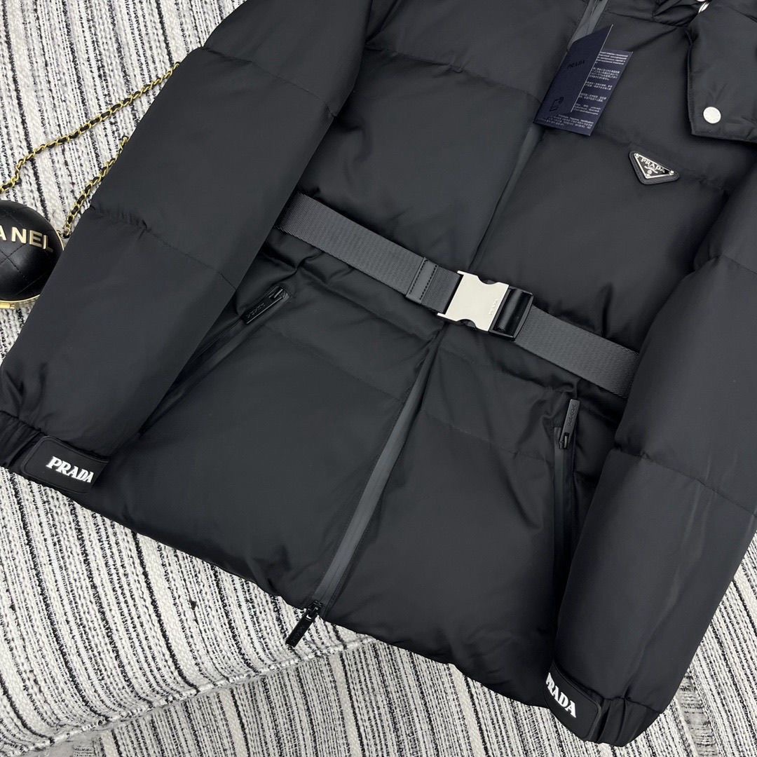 【PRADA】セール！大人気モデル    ダウンジャケット