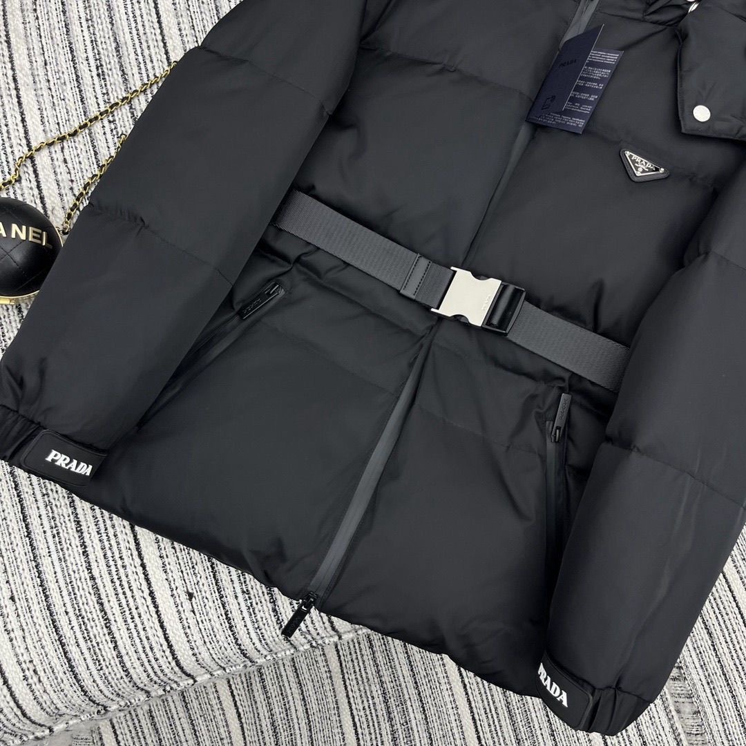 【PRADA】セール！大人気モデル    ダウンジャケット