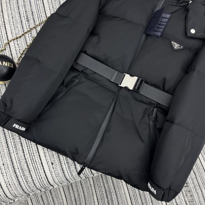 【PRADA】セール！大人気モデル    ダウンジャケット