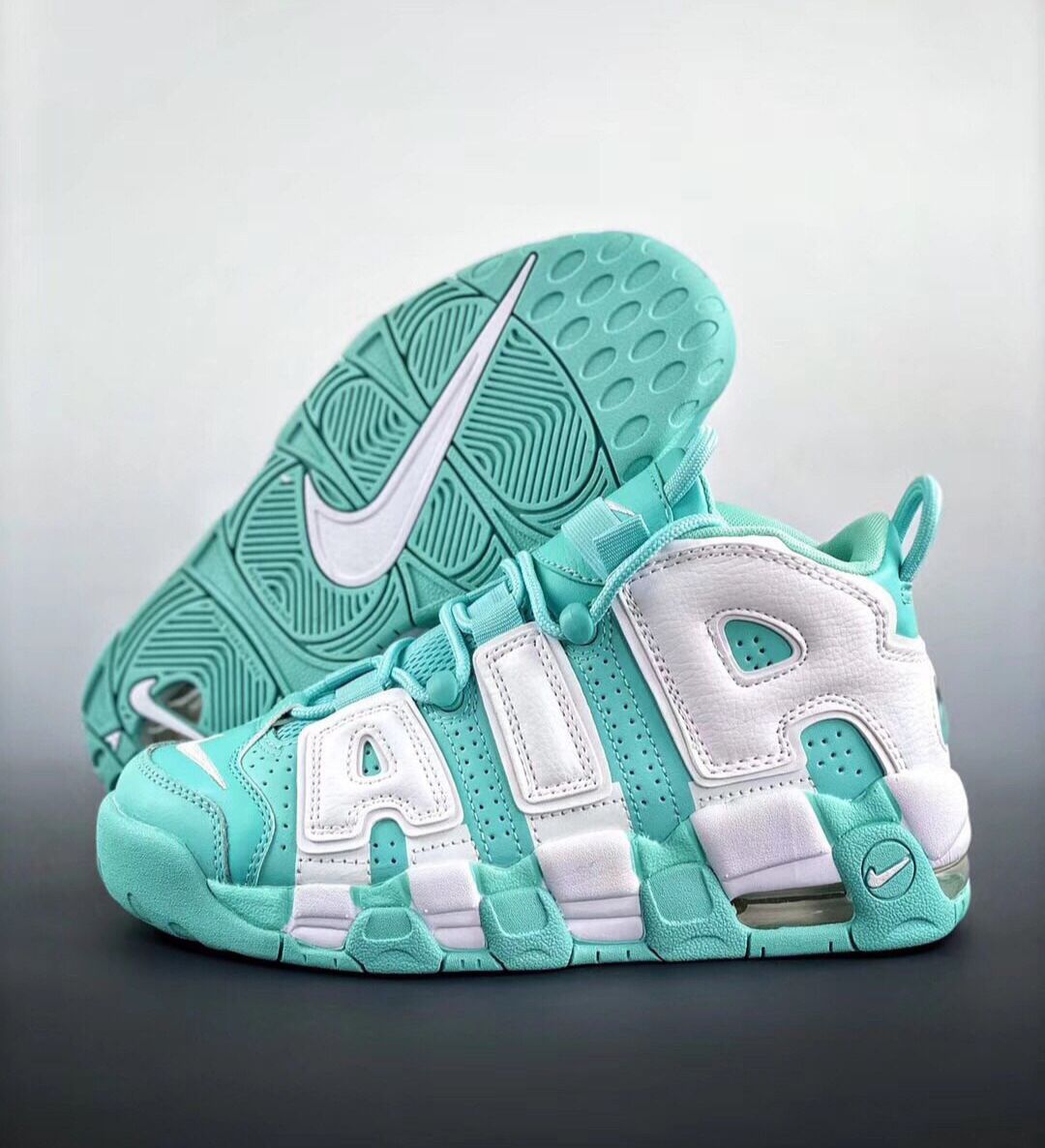 ナイキエアモアアップテンポ「アイランドグリーン」（GS）グリーンとホワイト