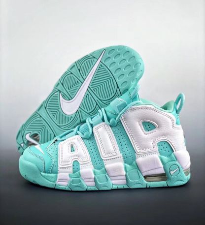 ナイキエアモアアップテンポ「アイランドグリーン」（GS）グリーンとホワイト