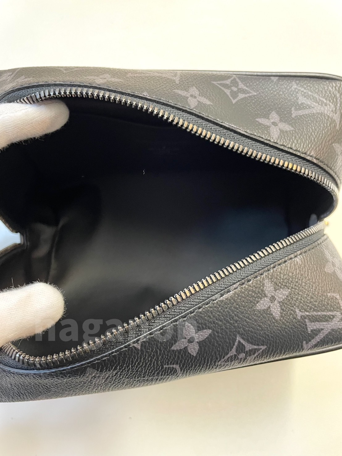 【国内直営即発】セカンドバッグにも!LVロッカー ドップ・キット