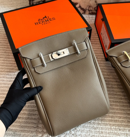 【入手困難◆高級レザー♪】HERMES Hac a Dos アッカド バッグ
