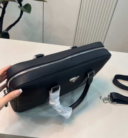 PRADA プラダロゴ レザー ブリーフケース ビジネスバッグ 2VE368